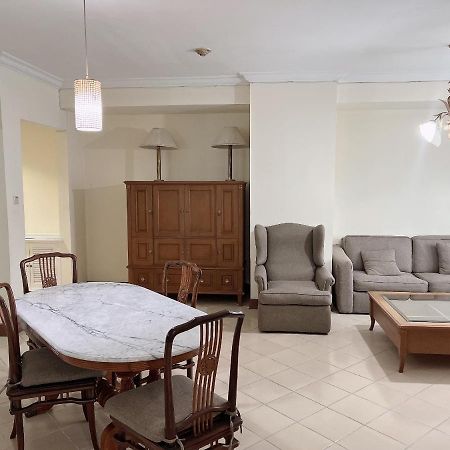 Batavia Hotel & Serviced Apartments Giacarta Esterno foto