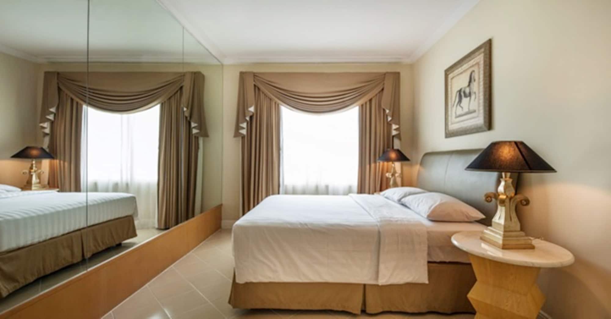 Batavia Hotel & Serviced Apartments Giacarta Esterno foto