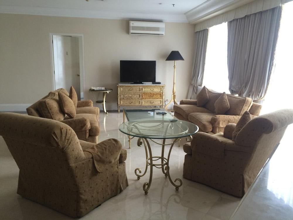 Batavia Hotel & Serviced Apartments Giacarta Esterno foto