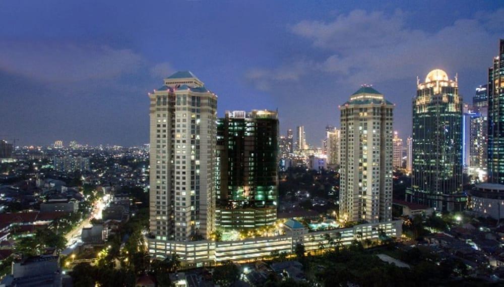Batavia Hotel & Serviced Apartments Giacarta Esterno foto