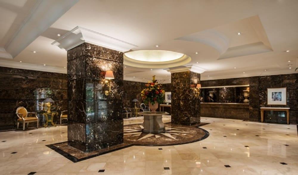 Batavia Hotel & Serviced Apartments Giacarta Esterno foto