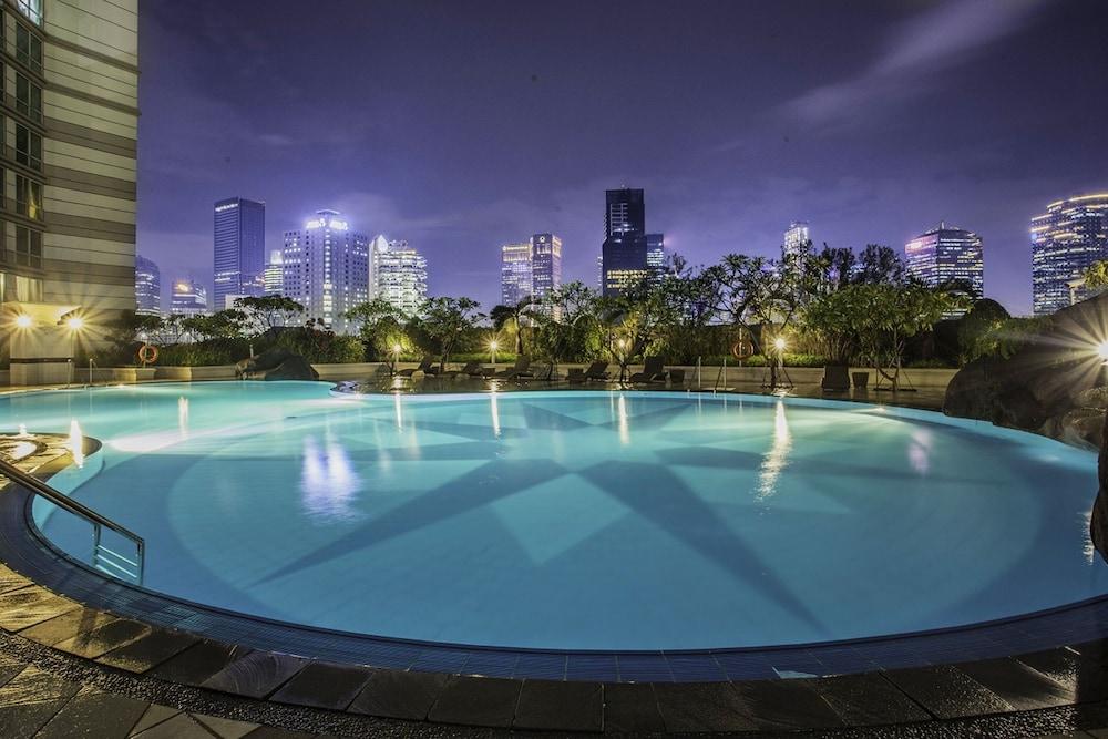 Batavia Hotel & Serviced Apartments Giacarta Esterno foto