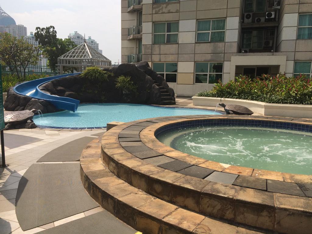Batavia Hotel & Serviced Apartments Giacarta Esterno foto