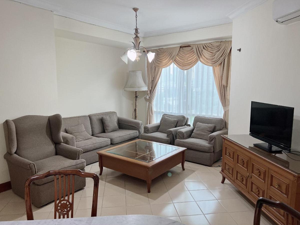 Batavia Hotel & Serviced Apartments Giacarta Esterno foto