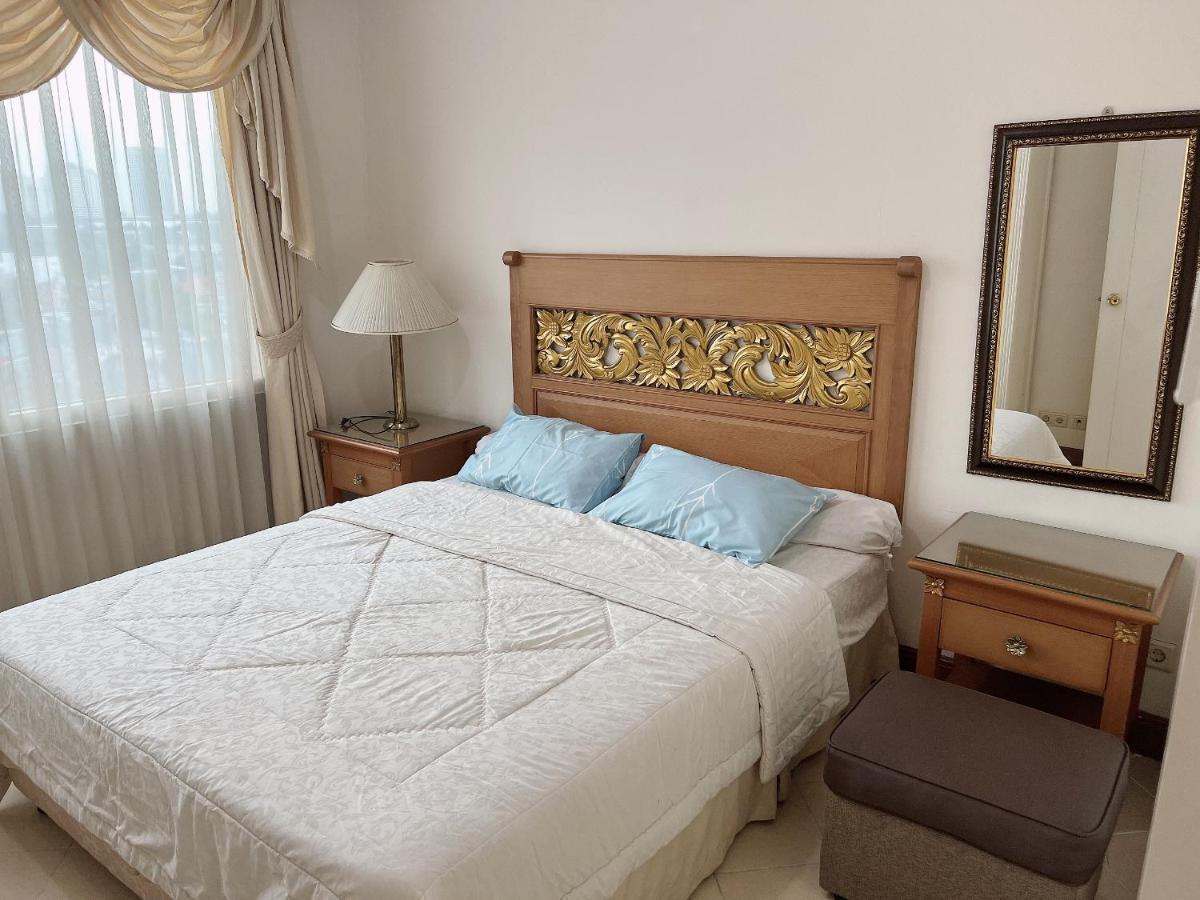 Batavia Hotel & Serviced Apartments Giacarta Esterno foto