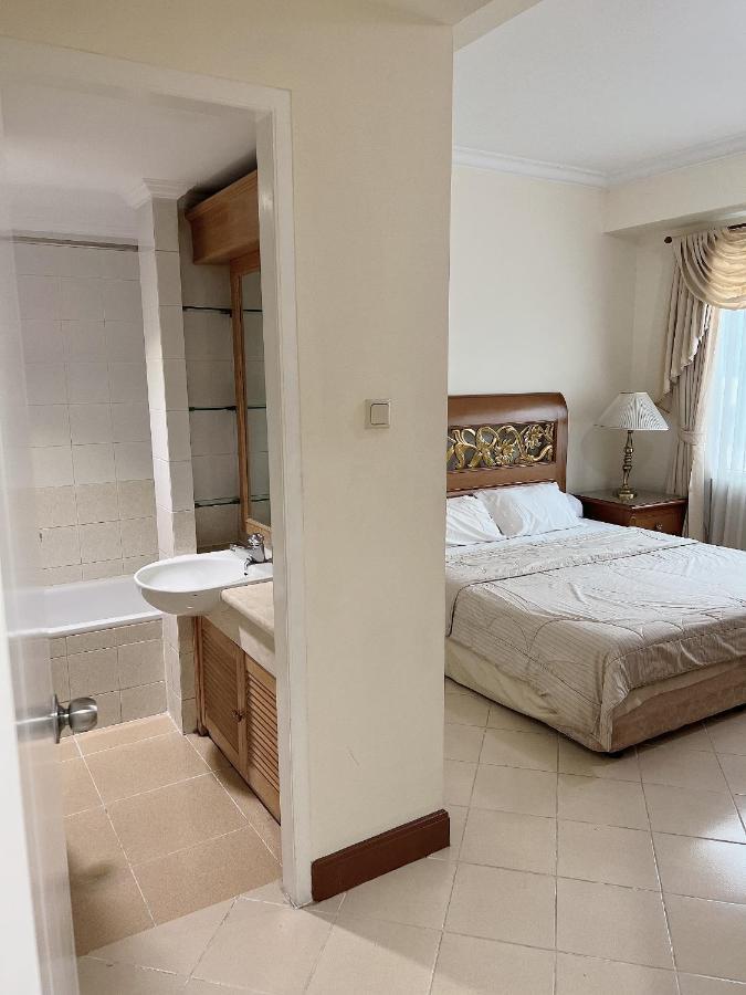 Batavia Hotel & Serviced Apartments Giacarta Esterno foto