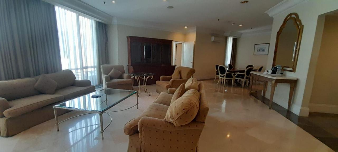 Batavia Hotel & Serviced Apartments Giacarta Esterno foto