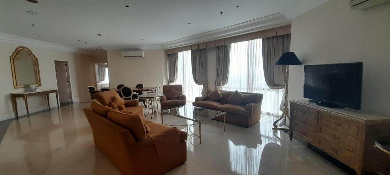 Batavia Hotel & Serviced Apartments Giacarta Esterno foto