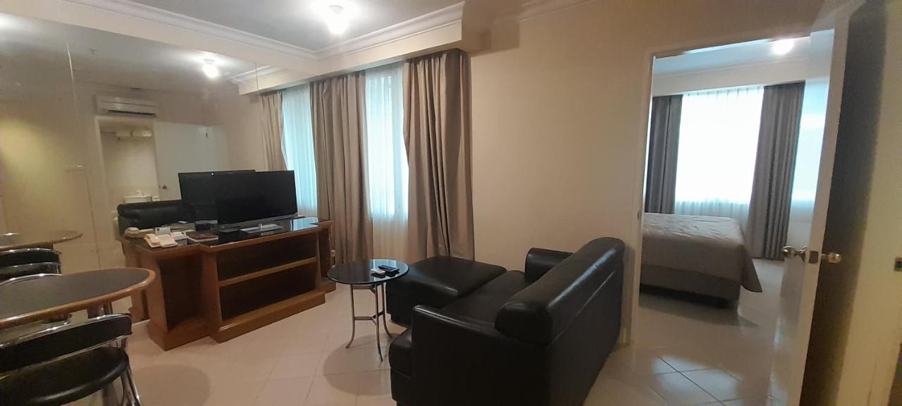 Batavia Hotel & Serviced Apartments Giacarta Esterno foto