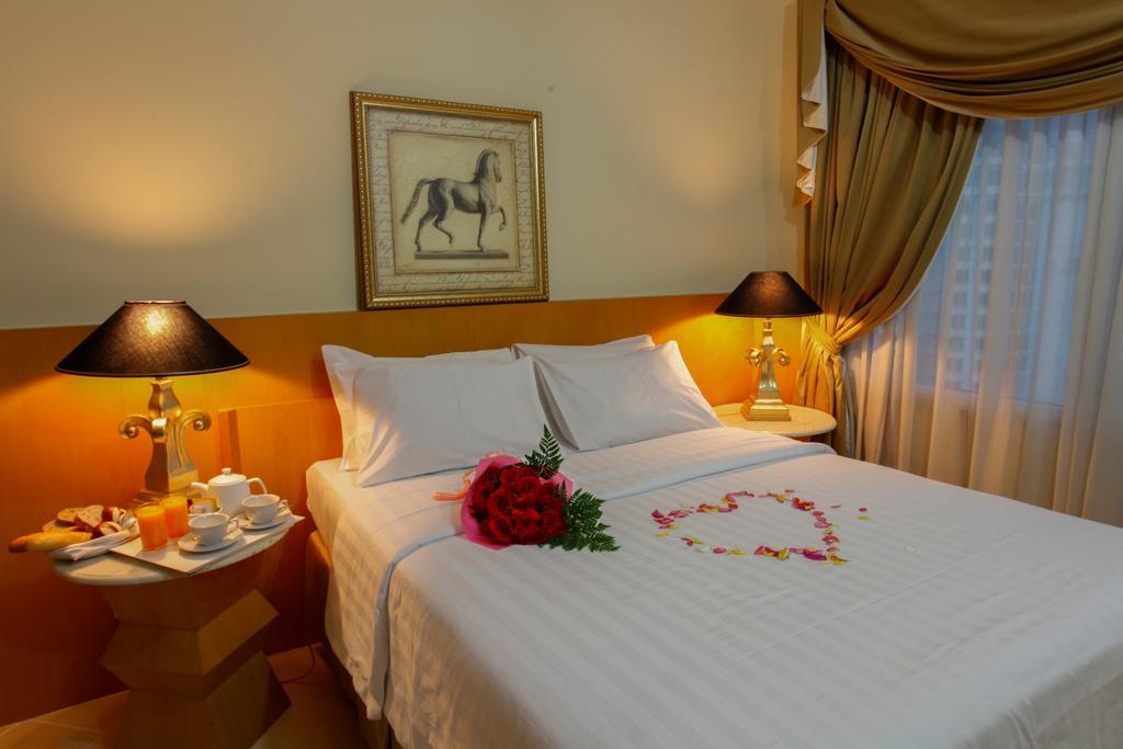 Batavia Hotel & Serviced Apartments Giacarta Esterno foto