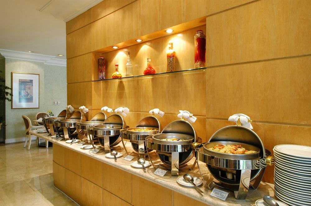 Batavia Hotel & Serviced Apartments Giacarta Esterno foto