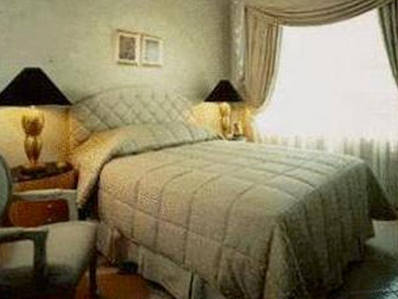 Batavia Hotel & Serviced Apartments Giacarta Esterno foto