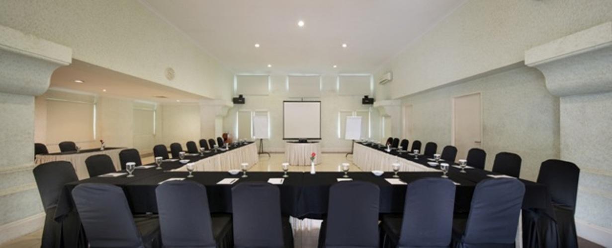 Batavia Hotel & Serviced Apartments Giacarta Esterno foto