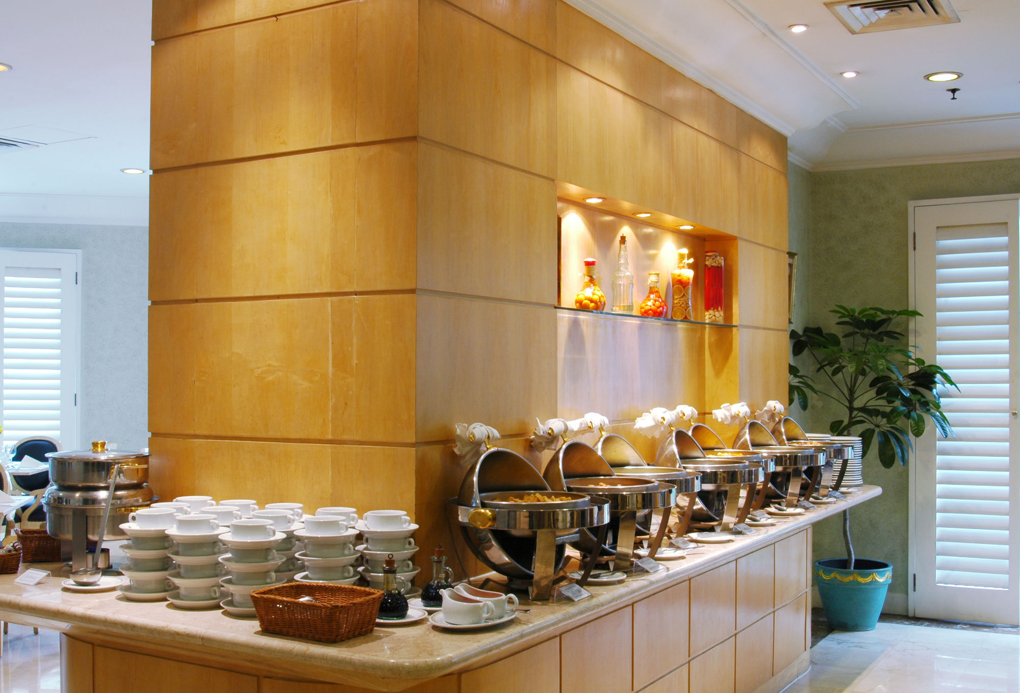 Batavia Hotel & Serviced Apartments Giacarta Esterno foto