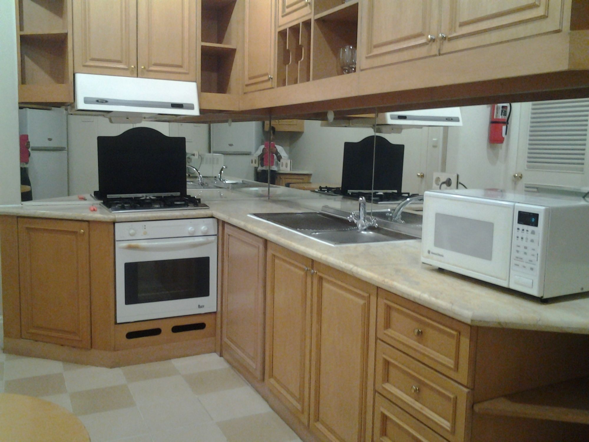 Batavia Hotel & Serviced Apartments Giacarta Esterno foto